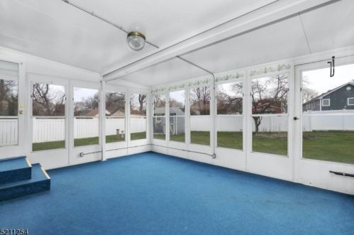 47 Dawn Dr, Clark NJ 07066-1401 exterior