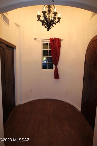 2526 Helen St, Tucson, AZ 85716-3805