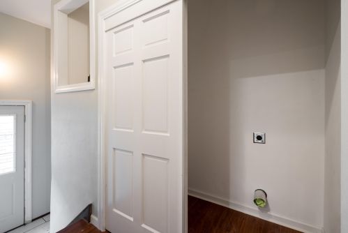 1321 57, Milwaukee WI 53214-3429 exterior