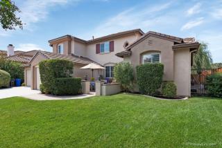 757 Inverlochy Dr, Fallbrook, CA 92028-5401
