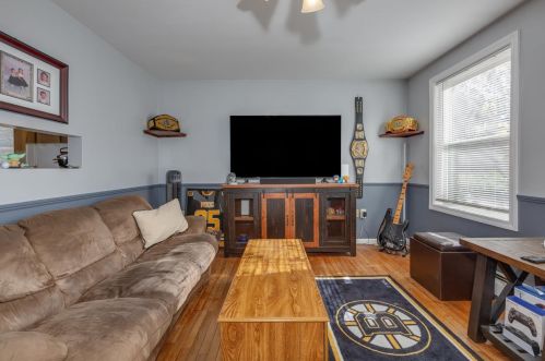 10 Whittaker Cir, Concord NH 03303-1589 exterior