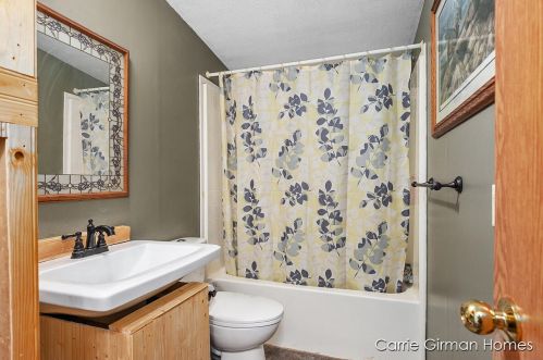 1660 120 Ave, Allegan MI 49010-8527 exterior