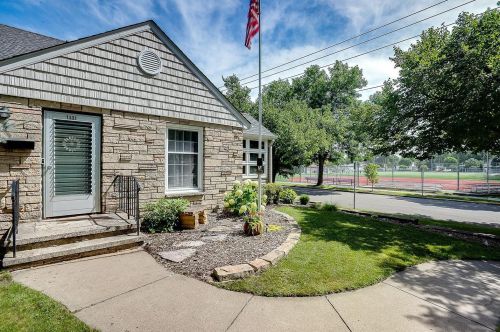 1401 Hartford Ave, Saint Paul MN 55116-1649 exterior