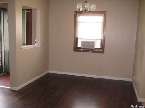 28967 Beechwood St, Garden City MI  48135-2420 exterior