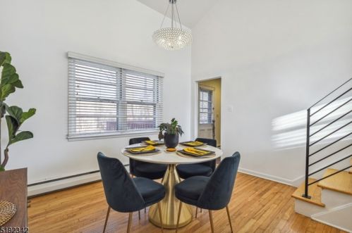 37 Conforti Ave, Town Center NJ  07052-2824 exterior