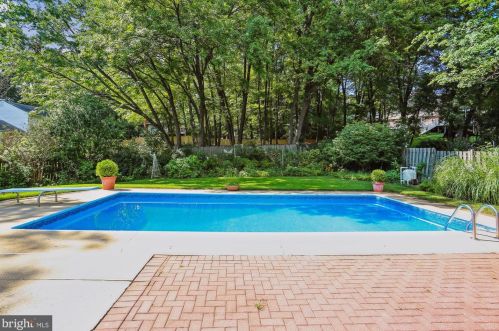 7641 Miller Fall Rd, Rockville MD 20855-1165 exterior