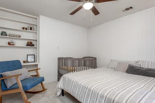 214 8 St, Irving TX 75060-5210 exterior