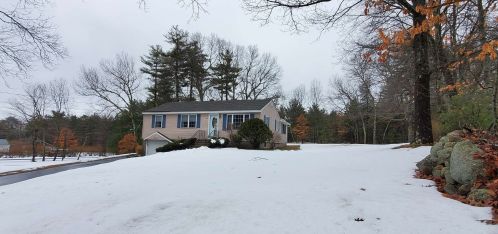 60 Old County Rd, Plaistow, NH 03865-2109