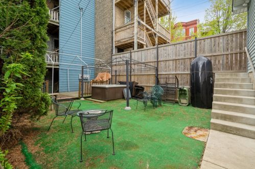 2056 Cermak Rd, Chicago IL 60623-2935 exterior