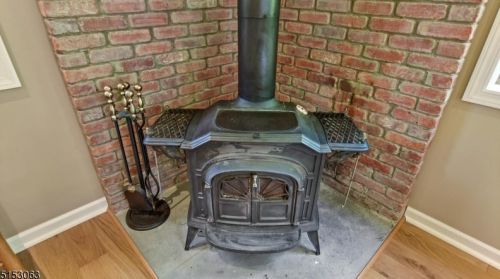 128 Mohawk Dr, Cranford NJ 07016-3364 exterior