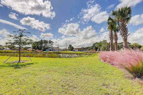 581 Ferris Dr, Fort Pierce FL 34983-8631 exterior