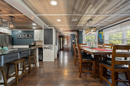 44 Main St, Newton NH 03858-3113 exterior