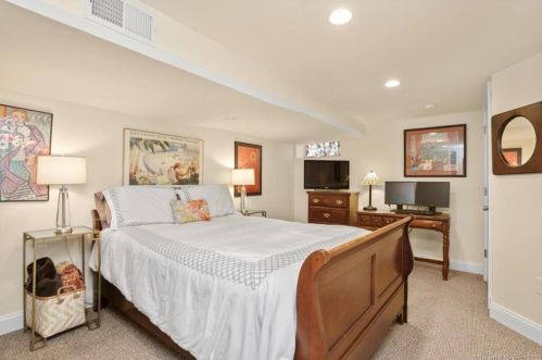 32 Myrtle St, Norwalk CT 06855-1315 exterior