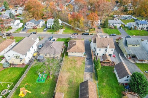 131 Bernard Ave, Edison NJ 08837-3036 exterior