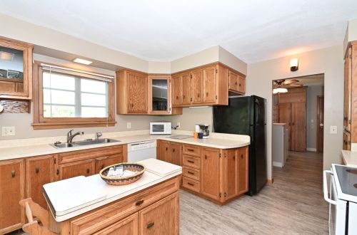 1423 Oconomowoc Ave, Watertown WI 53094-5220 exterior