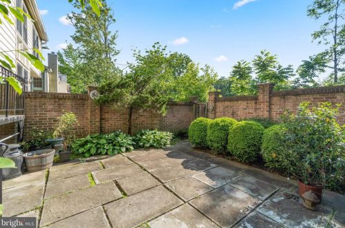 10960 Bloomingdale Dr, Rockville MD 20852-5550 exterior