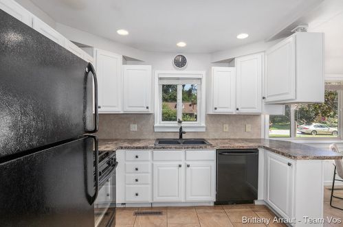 913 Fairfield Ave, Grand Rapids MI 49504-3745 exterior