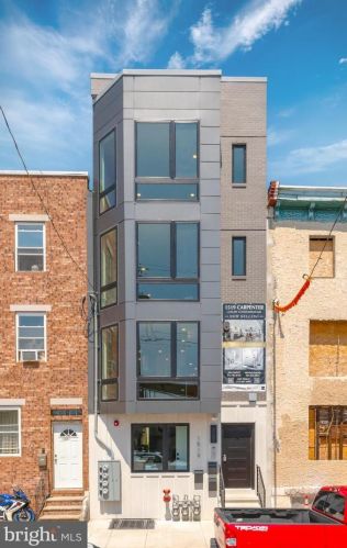 1519 Carpenter St, Philadelphia PA 19146-2110 exterior