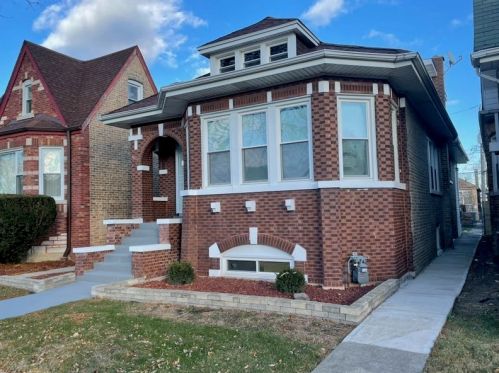 9229 Elizabeth St, Chicago, IL 60620-3656