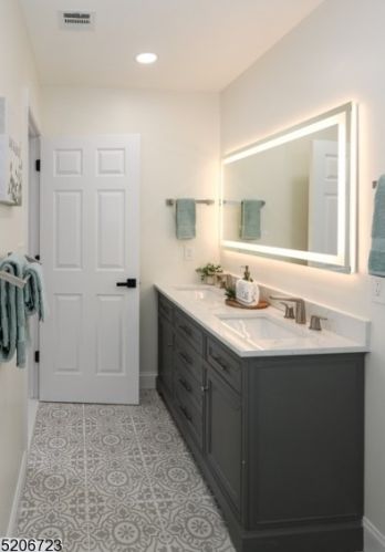 4 Hollywood Ave, Montclair NJ  07042-4306 exterior