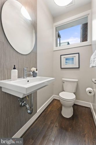 408 4th St, Washington DC  20003-2005 exterior