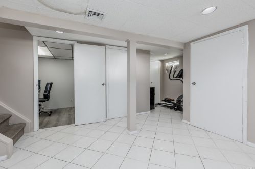 92 Forsythia Ln, Babylon NY 11703-2806 exterior