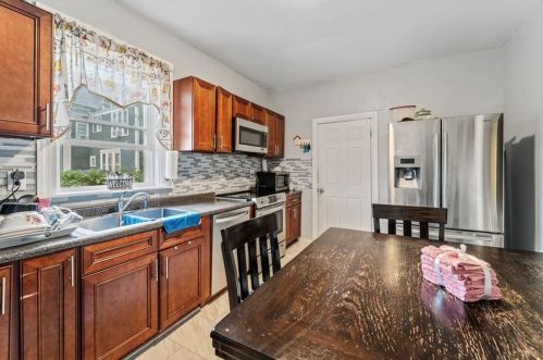 91 Peace St, Providence RI 02907-1550 exterior