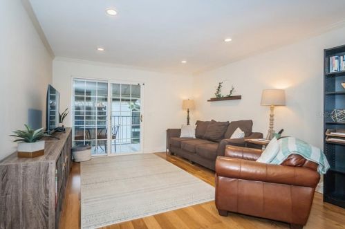 3811 Oak Dr, Tampa, FL 33611-2573