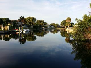 8402 Boxwood Dr, Tampa FL  33615-4939 exterior