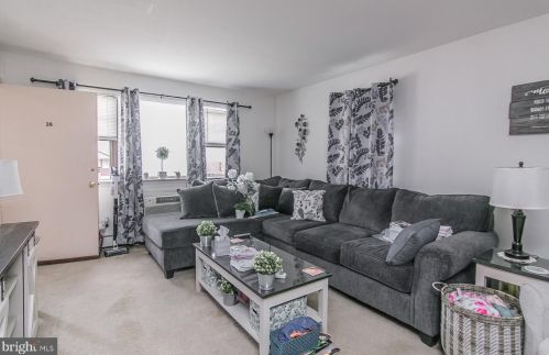 26 Thomas Rd, Chester, PA 19014-1751