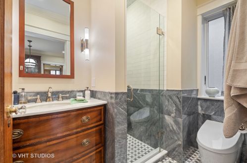 1318 Thorndale Ave, Chicago IL 60631-2287 exterior