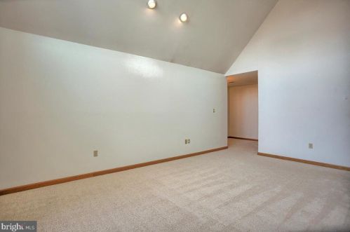 409 Dart Dr, Hanover PA 17331-1327 exterior