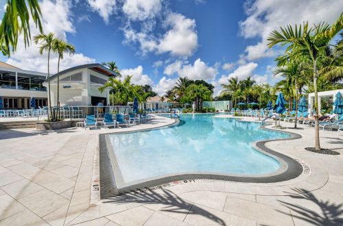 11 Gln Dr, Boynton Beach FL 33436-6207 exterior