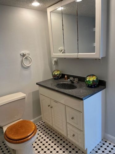 52 Pheland St, Springfield MA 01109-1318 exterior