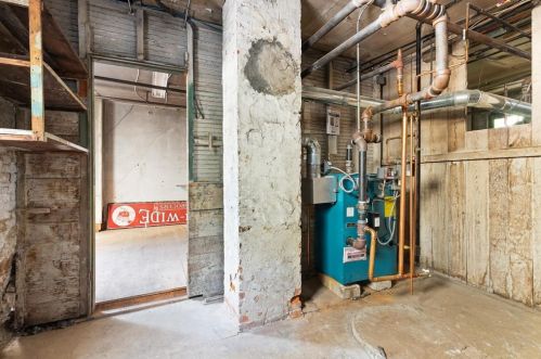 8 Gifford Ct, Salem MA 01970-2211 exterior