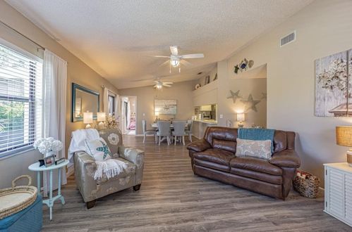 9018 Gln Moor Ln, Port Richey FL 34668-4945 exterior