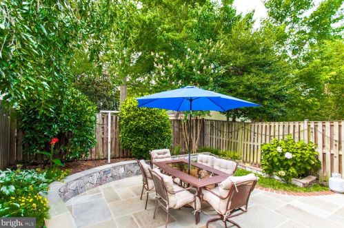 19 Groves Ave, Alexandria VA  22305-2508 exterior