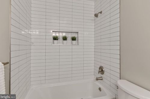 14409 Butternut Ct, Rockville MD 20853-2324 exterior