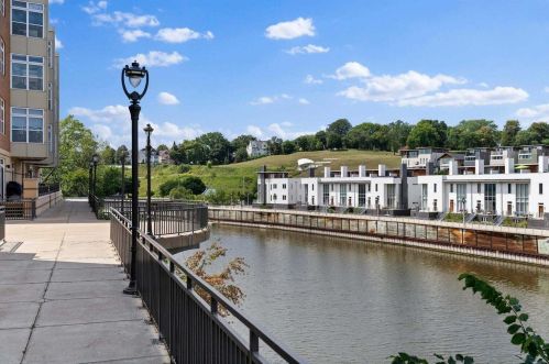 1915 Water St, Milwaukee WI  53202-1577 exterior