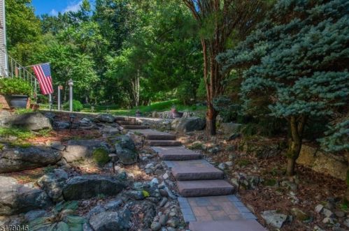 5 Cliffside Way, Andover NJ  07821-5042 exterior