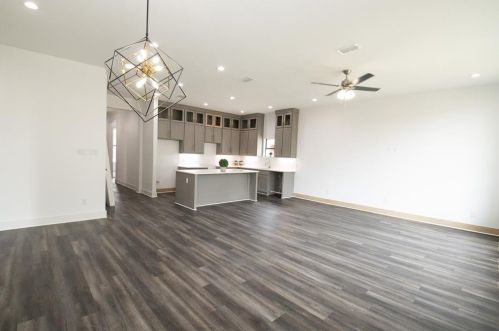 2058 Calypso St, Dallas, TX 75212-1720