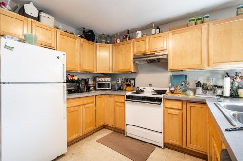 2910 Newhall St, Milwaukee WI 53211-3223 exterior