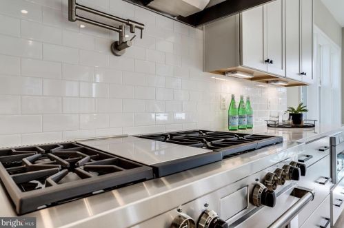 2733 1 St, Arlington VA 22203-2639 exterior