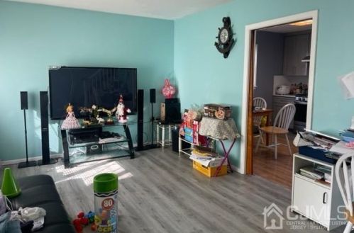 14 Park Ave, Avenel, NJ 07001-1421