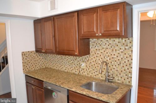 2295 Emerald Hts Ct, Herndon VA 20191-1714 exterior