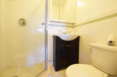 422 158th St, Bronx NY 10456-7702 exterior