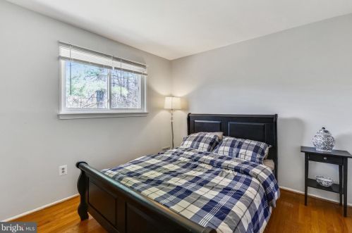 10 Grovepoint Ct, Rockville MD 20854-5505 exterior