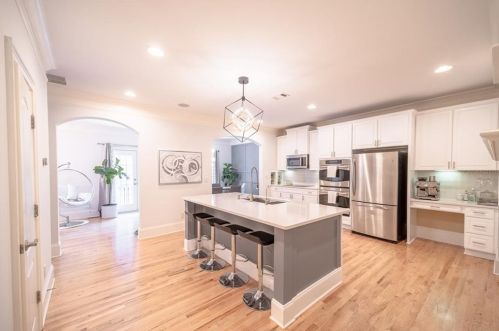 2810 Darby St, Atlanta GA  30319-3655 exterior