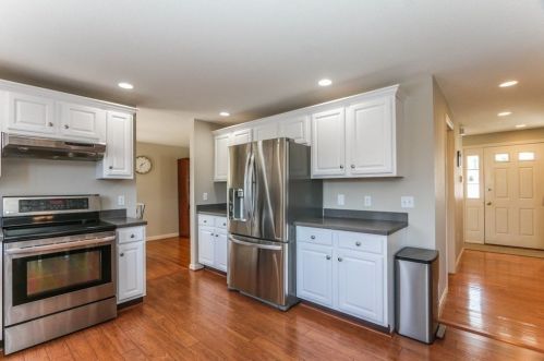 25 Gates Ave, Springfield MA 01118-2302 exterior