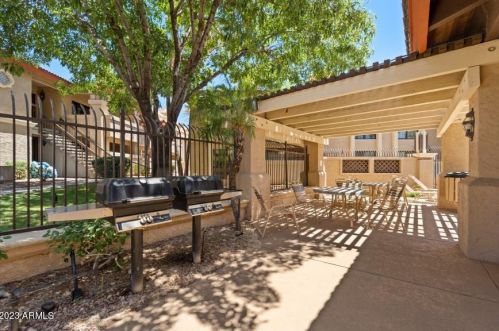 10410 Cave Creek Rd, Phoenix AZ  85020-1644 exterior